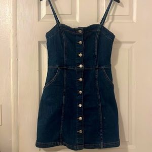 Denim button up dress with pockets